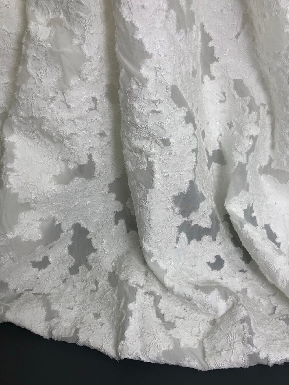 Плательная вискоза, молочный, жаккард цветы C1