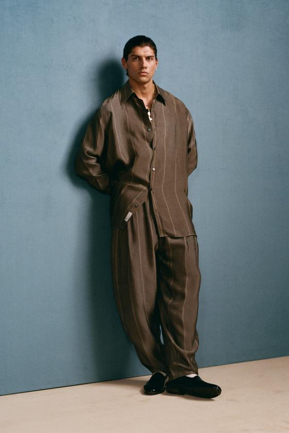 ZARA X WILLY CHAVARRIA РУБАШКА ИЗ ЖАККАРДА CUPRO, СЕРО-ЗЕЛЕНЫЙ