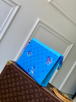 Louis Vuitton Pochette Voyage MM