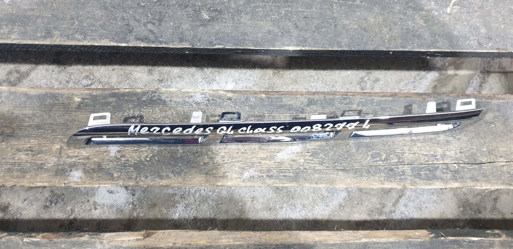 Молдинг решетки радиатора Mercedes GL GLS (X166) 15-19 Б/У Оригинал A1668881785