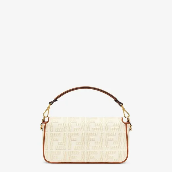 Сумка Fendi Baguette из холщовой ткани Ff белого цвета