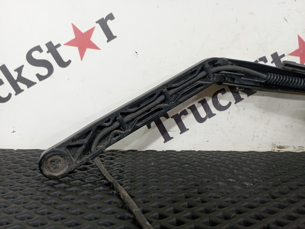 Поводок стеклоочистителя 2023г