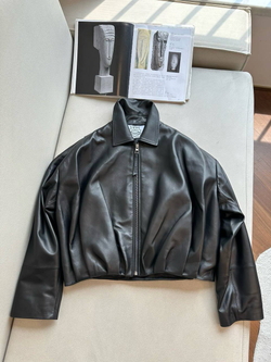 Кожаная куртка Loewe