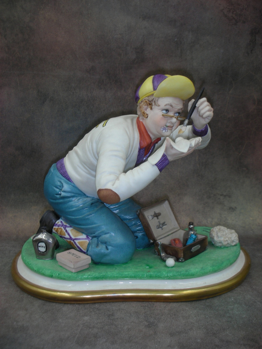 Статуэтка. Фарфор. Гольф клуб. Capodimonte. Италия