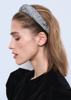 Объемный ободок из серого жаккарда