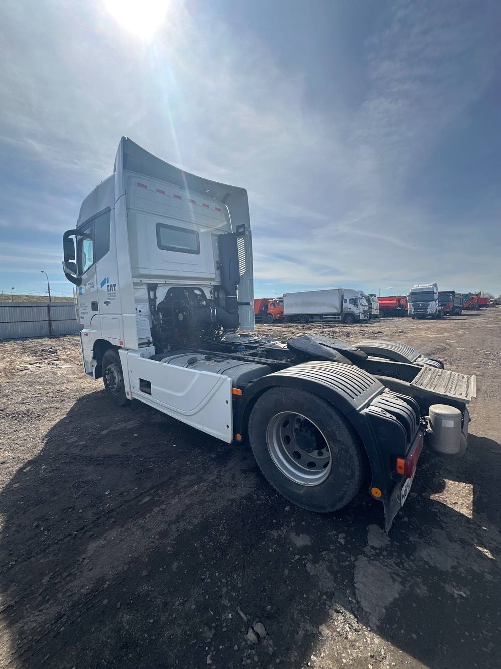 Foton AUMAN 4x2 Седельный тягач BJ4189SLFKA (Дизельный, 11,8 л, 470 л.с. АТ)