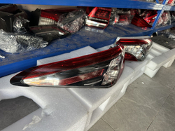 Задний левый или правый фонарь (Tail light) Toyota Camry оригинал