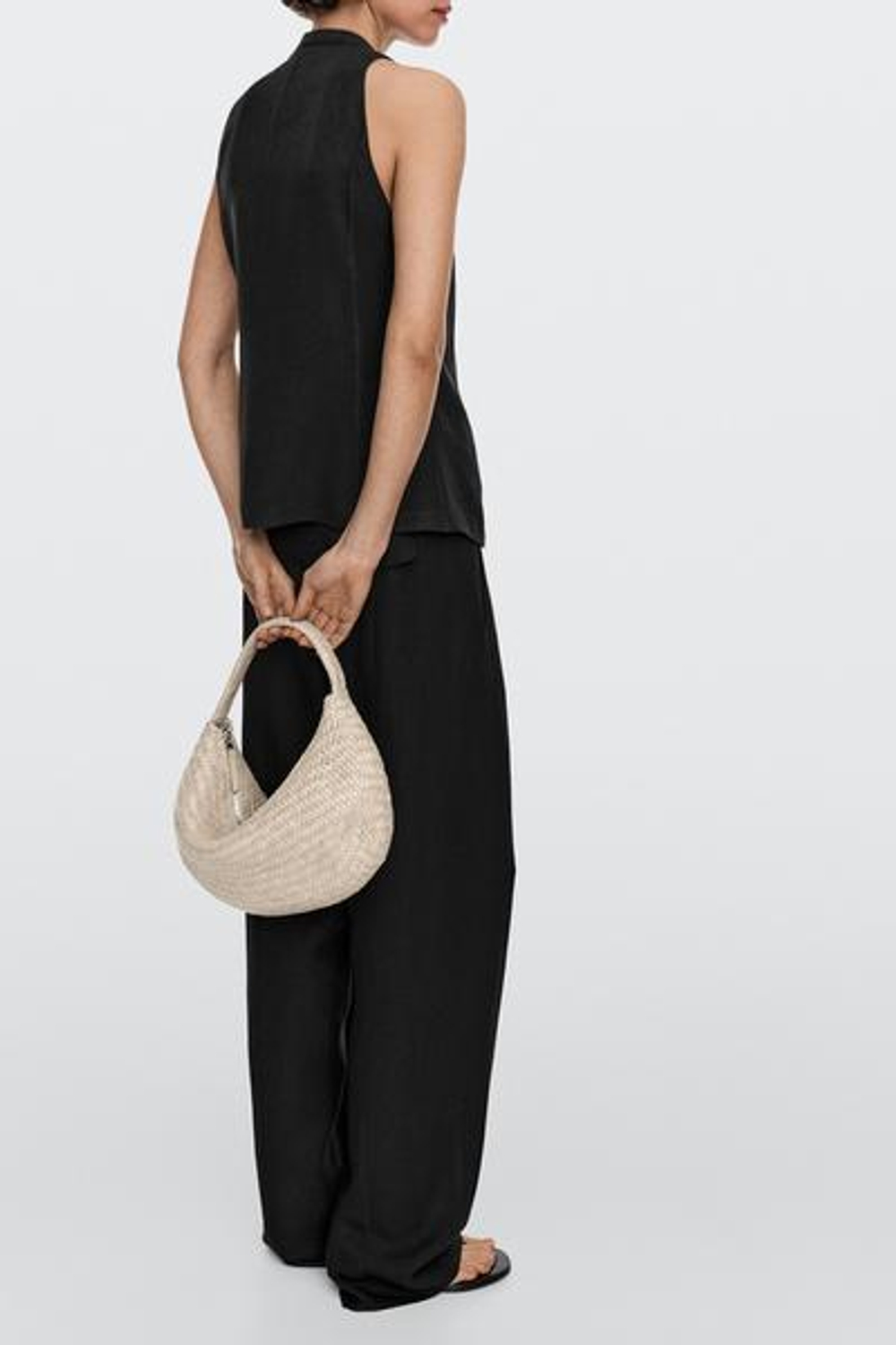 Massimo Dutti Плетеная кожаная сумка в форме полумесяца, кремовый