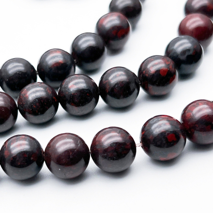 Яшма бусины (халцедон с гематитом), диаметр около 10,5-10,7 мм, цена за 18 шт (1/2 нити)