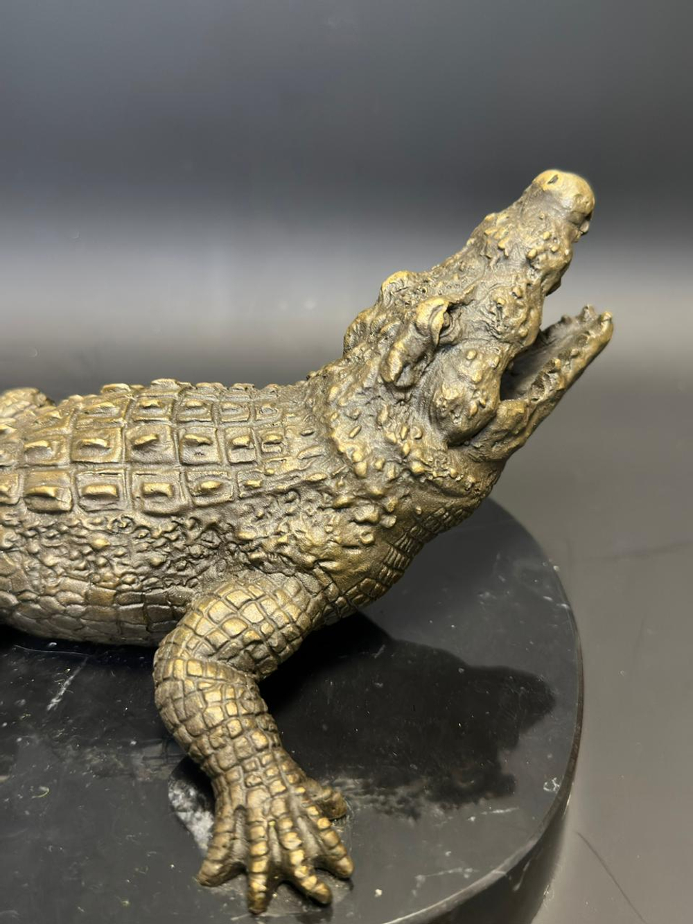 Бронзовая скульптура «Крокодил»