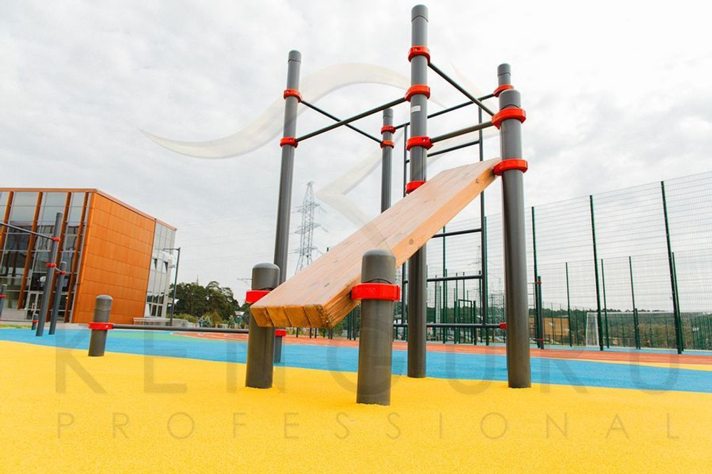 Воркаут-комплекс: 3 турника, шведская стенка, перекладина для отжиманий и наклонная скамья