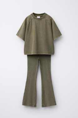 ZARA КОМПЛЕКТ ИЗ ФУТБОЛКИ HEAVY WEIGHT И ЛЕГИНСОВ GLARE RIB С ЭФФЕКТОМ ПОТЕРТОСТИ, ЛИНЯЛЫЙ ЗЕЛЕНЫЙ