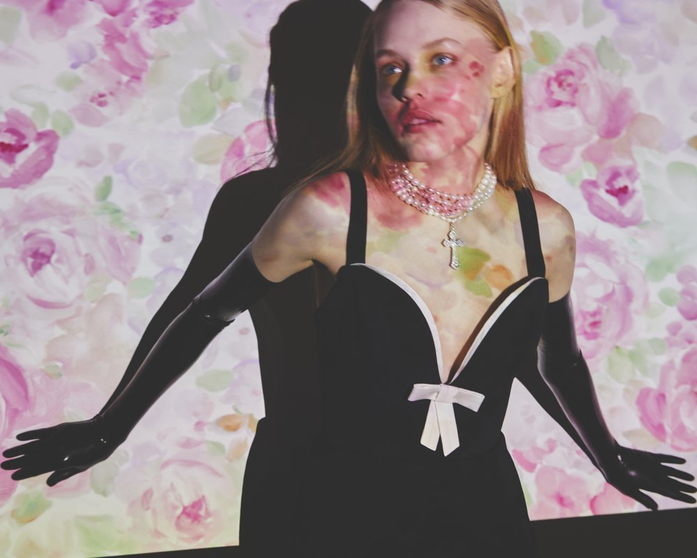 Корсетное платье миди с бантом