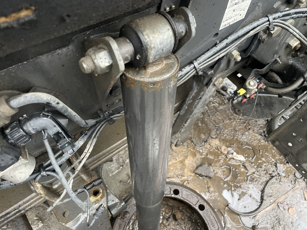 Амортизатор передний 2020г