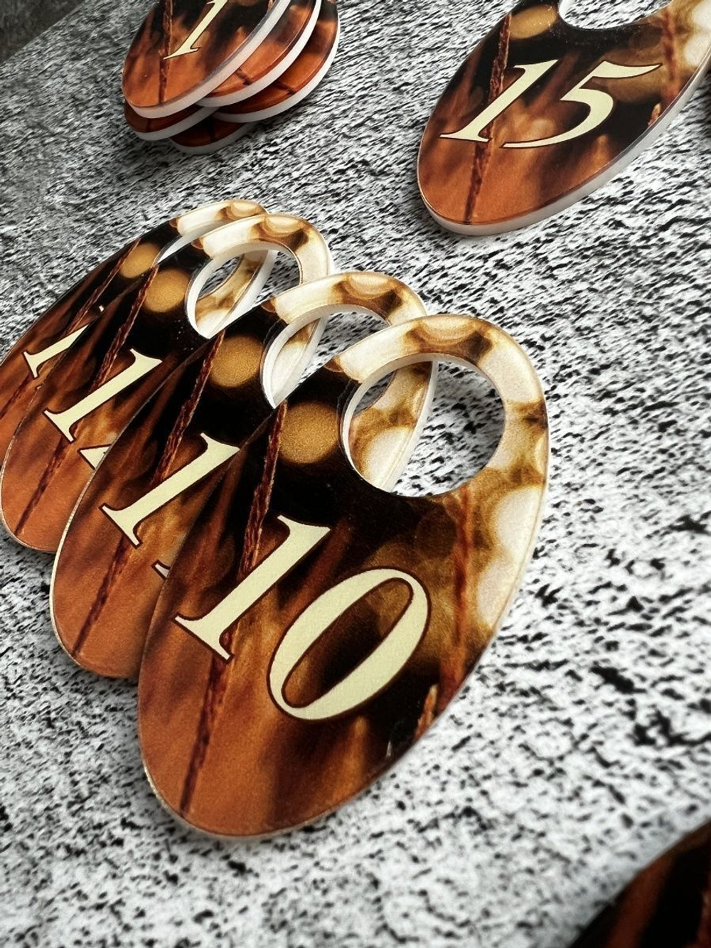 Номерки для гардероба акрил 4х7 см