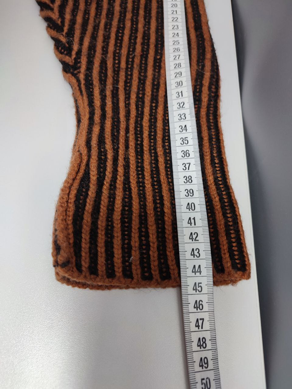 Свитер Zara стильного оттенка 44 размер