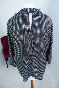 Блузка Hello Beautiful в горошек, маркировка S, визуально 44 размер