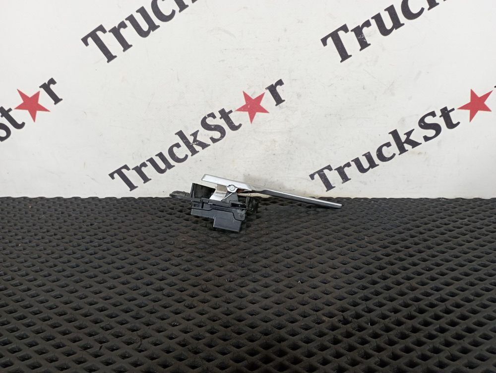 Ручка двери правая внутренняя 2023г.