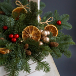 Новогодний ящик с фирменной свечой и нобилисом