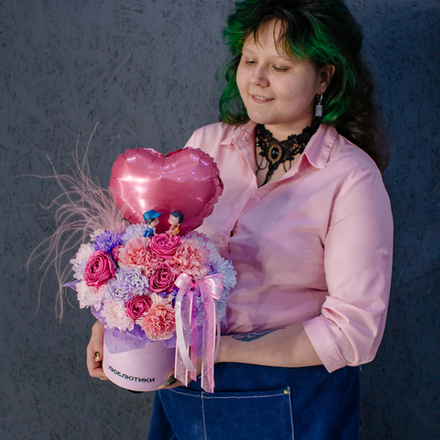 121. Авторская композиция в коробке с шариком-сердцем и фигурками