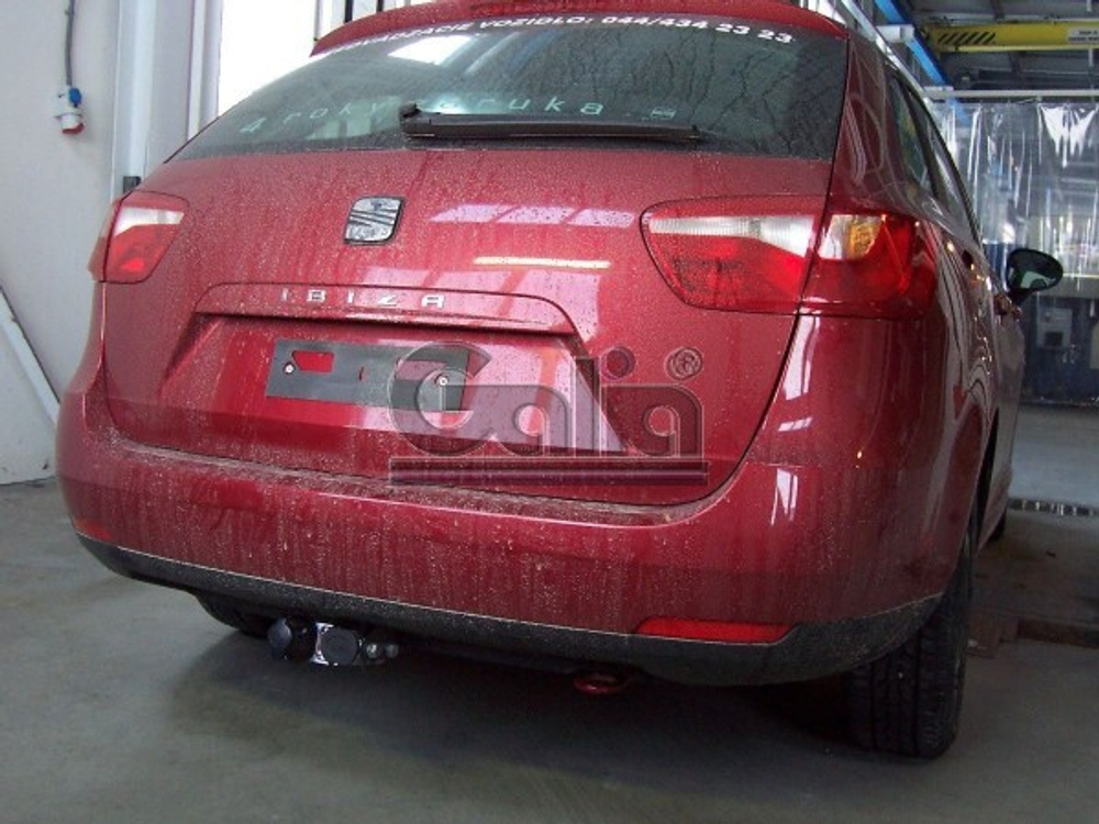 Фаркоп оцинкованный Galia S095A для SEAT Ibiza IV хетчбек 3/5 дверей 2008-2017, Ibiza ST универсал 2010-2017(паспорт и сертификат в комплекте)(без электрики)