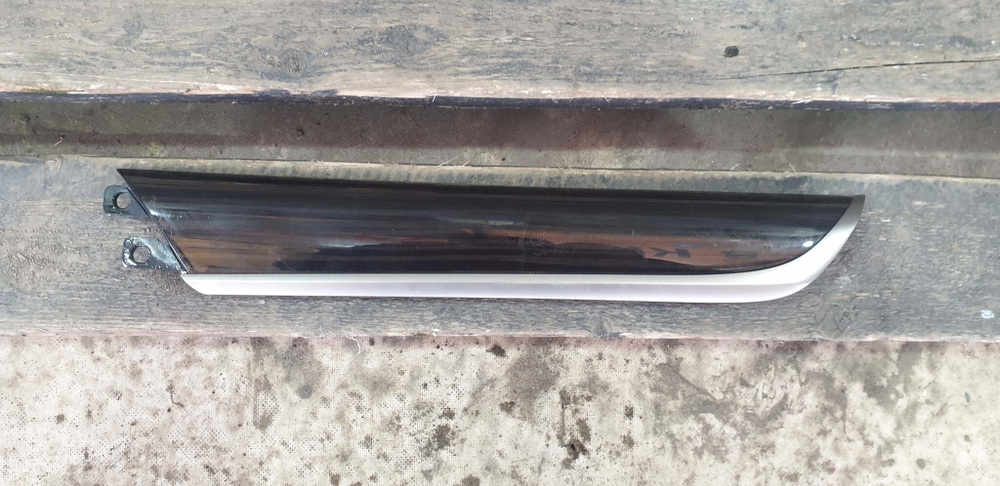Накладка обшивки двери задней правой Lexus LX 3 (LX 570) 15-23 Б/У Оригинал 6770760100