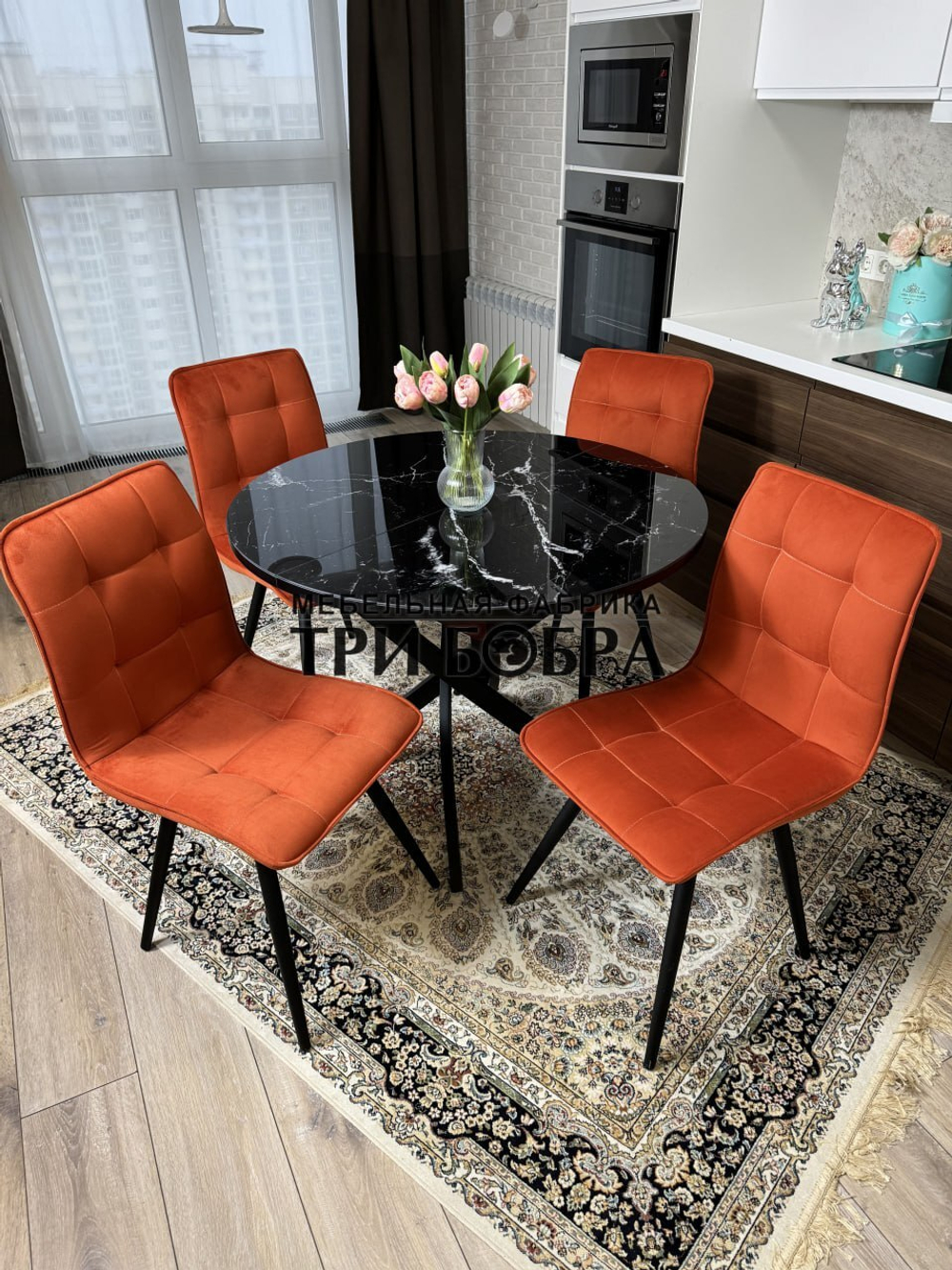 Круглый стеклянный раздвижной стол "Черный оникс" и стулья "ГУЧИ" оранжевый