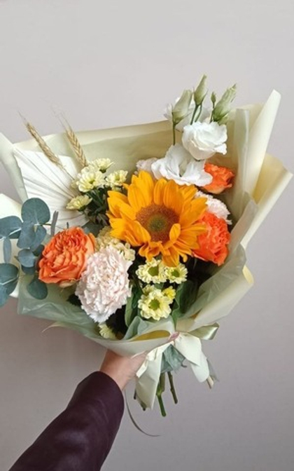 Солнечный букет с подсолнухом