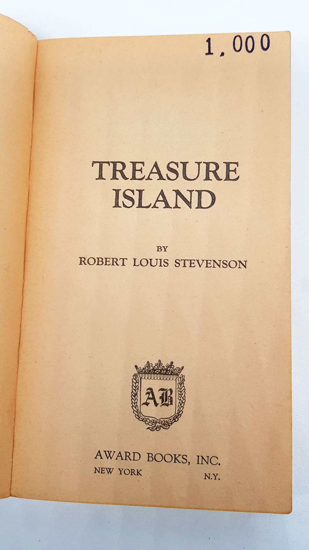 "Theasure Island (Остров сокровищ)". Robert Louis Stevenson (Роберт Луис Стивенсон)