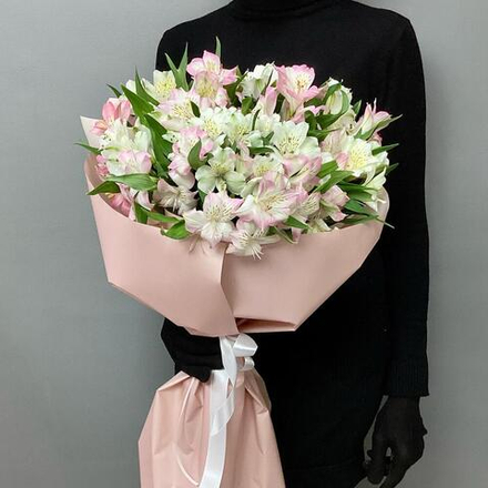 Букет 15 нежных альстромерий (стойкий)