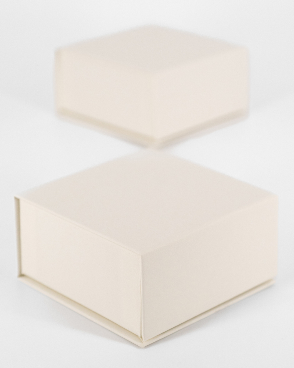 Картонный футляр «Марк» для комплекта украшений