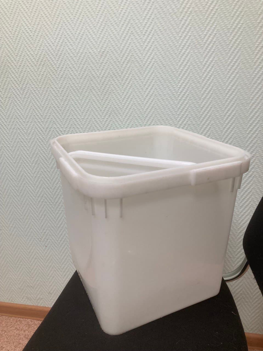 Куботейнер б/у с крышкой 12 - 23 л, квадратный, 340x340x320 мм