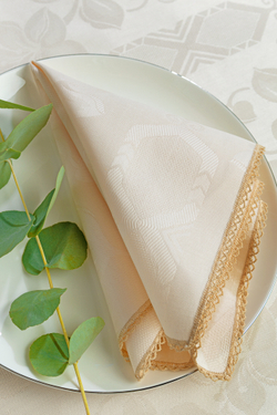 Скатерть овальная 160x400 и 18 салфеток Confestyl Iris Beige