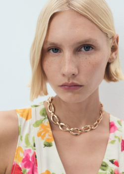 Приталенная цветочная блузка на пуговицах