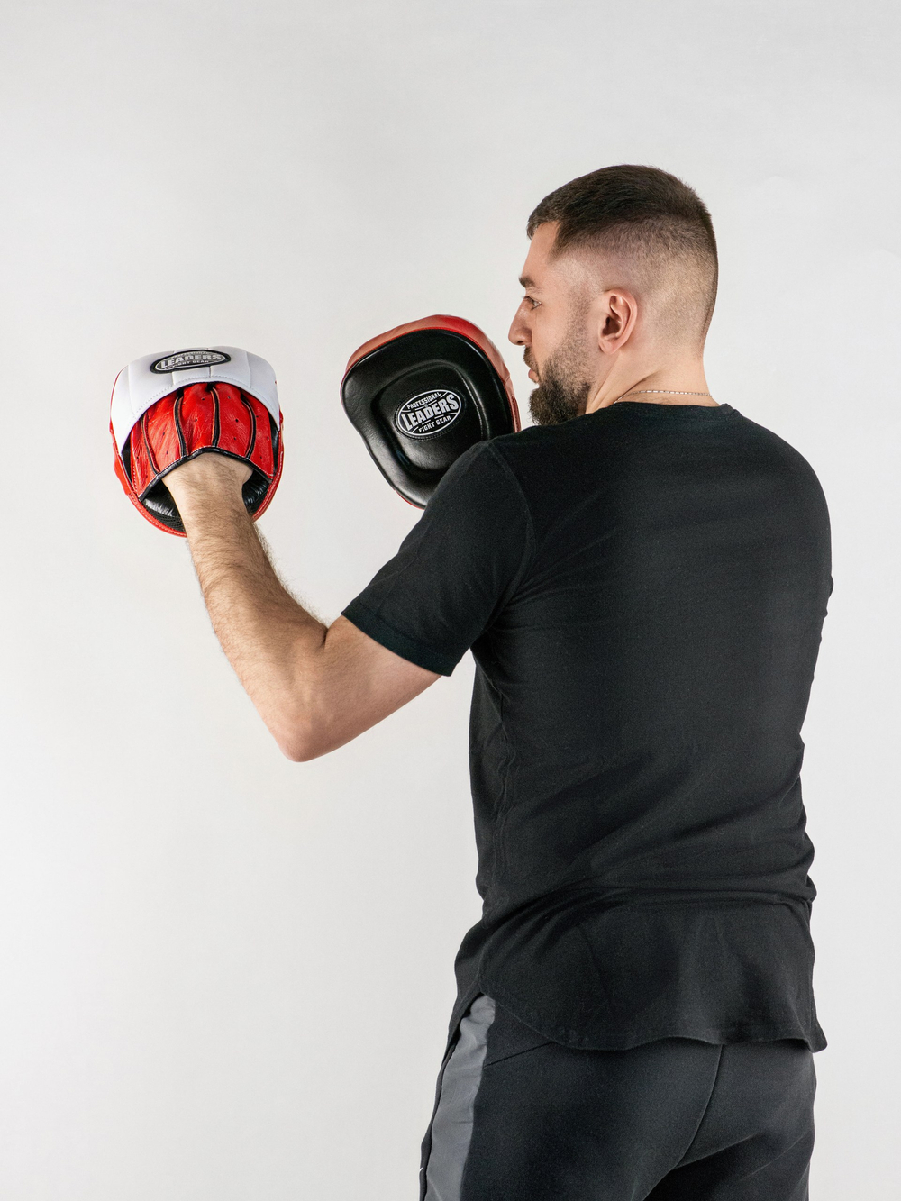 Лапы тренерские LEADERS TACTICAL (кожа, черный/белый/красный)
