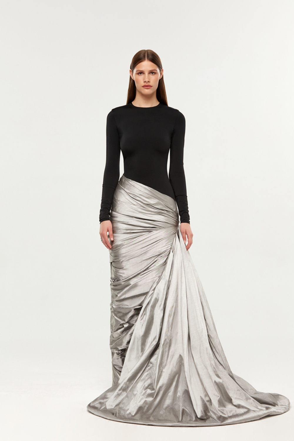 Платье макси из шёлка и бифлекса с боковым шлейфом