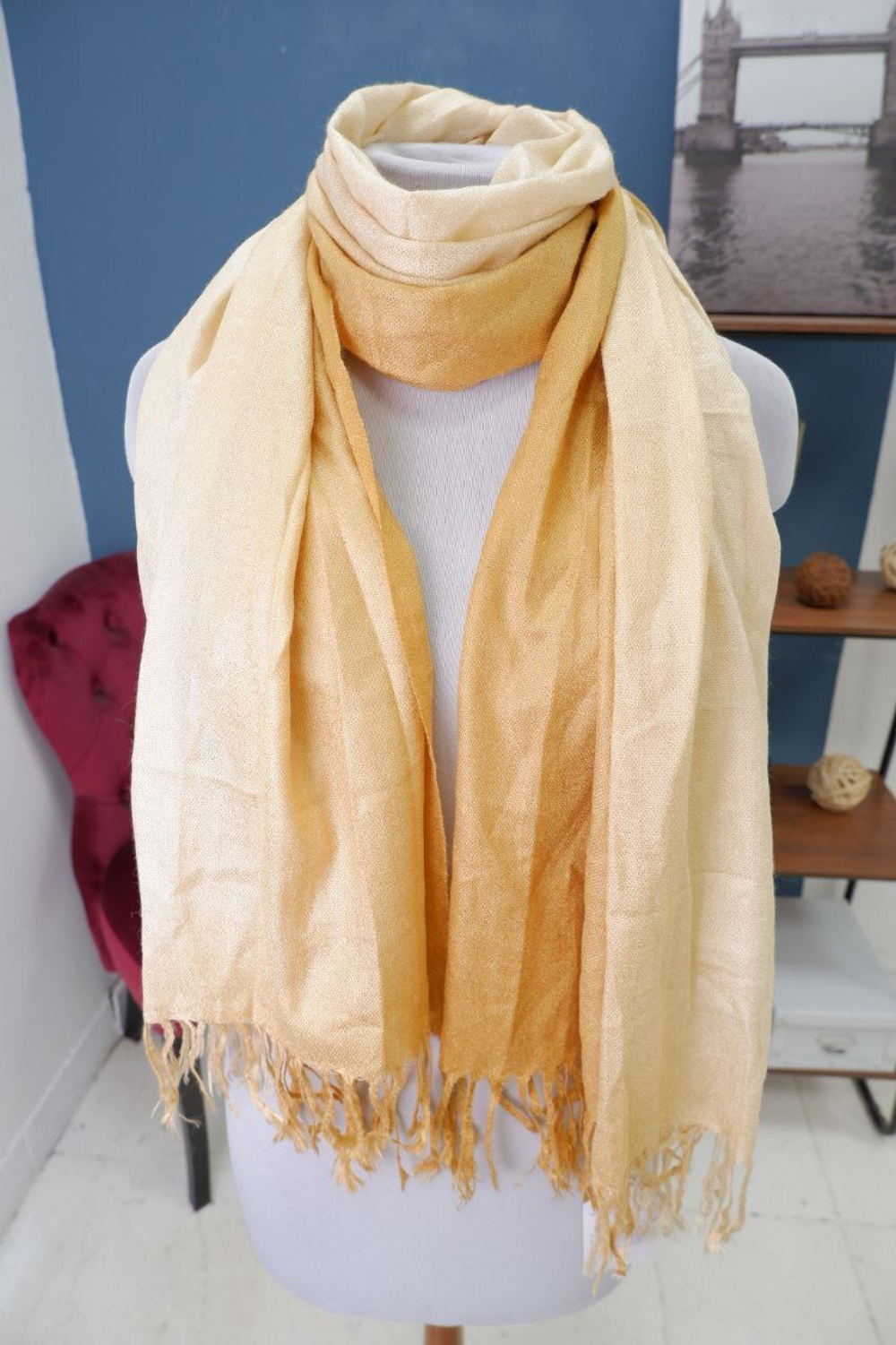 Палантин спокойного оттенка