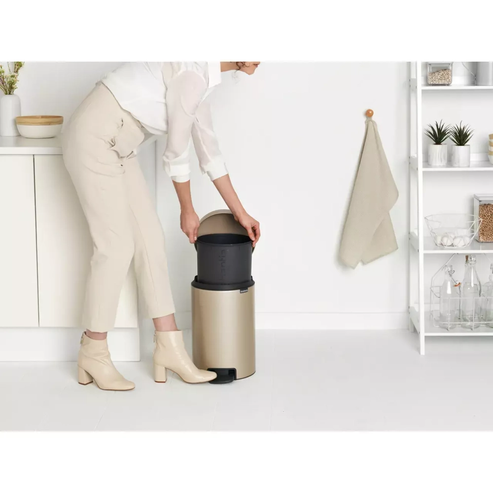 Brabantia - NewIcon Контейнер для мусора Gold Metalic, 12 л. / артикул   304446  / GTIN 8710755304446