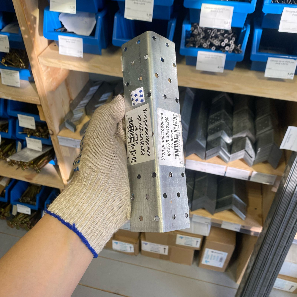 Крепежный уголок равносторонний 40х40х200 ОЦ.