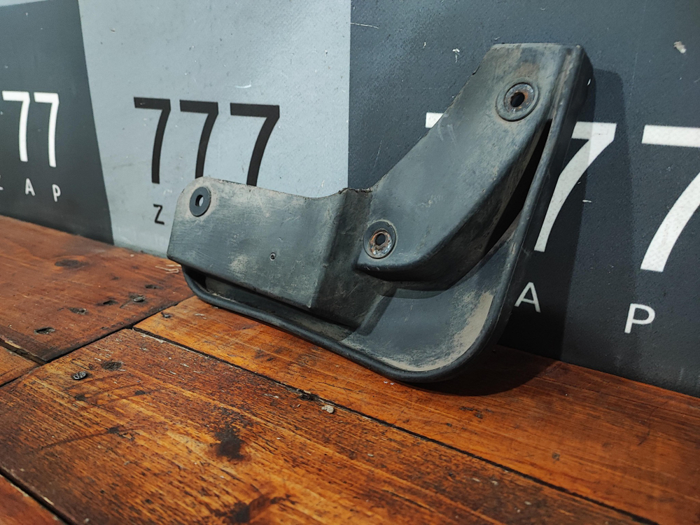 Брызговик передний левый Lada Vesta 15-нв Б/У Оригинал 8450008253