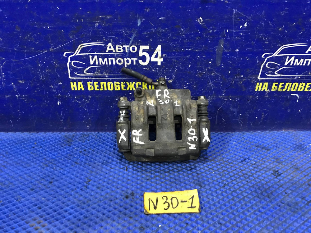 Суппорт тормозной передний правый NISSAN R’NESSA 1999