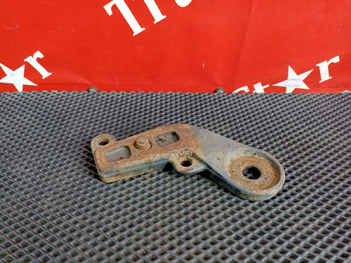 Кронштейн амортизатора нижний правый