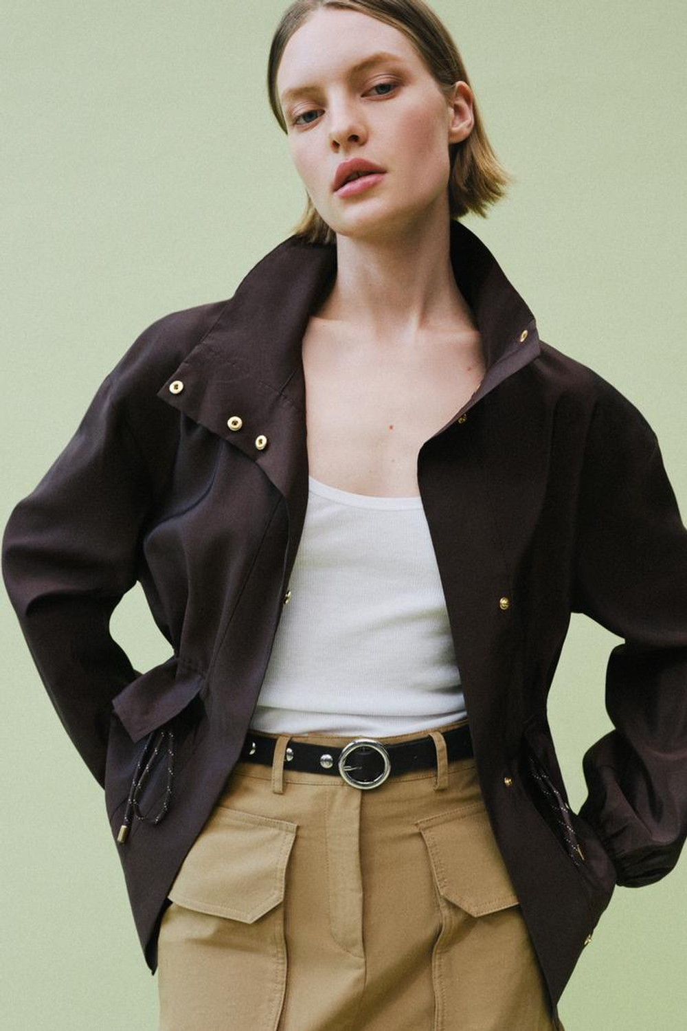 ZARA КУРТКА С ВОРОТНИКОМ-СТОЙКОЙ И РЕГУЛИРУЕМОЙ ТАЛИЕЙ, КОРИЧНЕВЫЙ