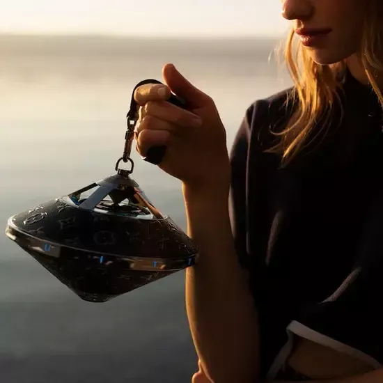 Колонка LOUIS VUITTON Horizon Light Up Speaker