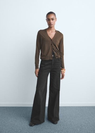 Джинсы с широкими штанинами и высокой посадкой