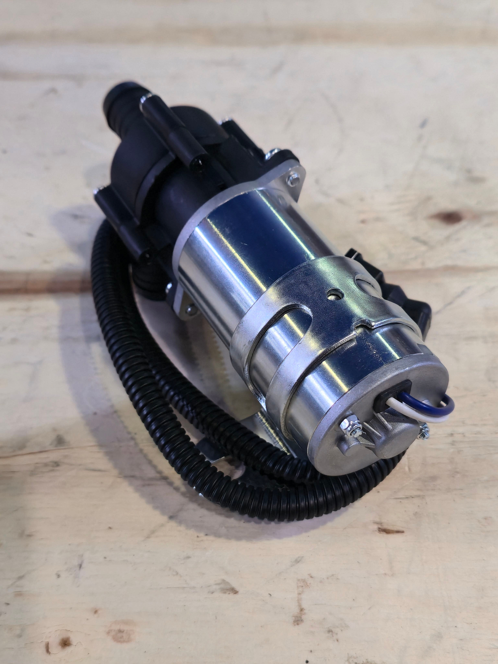 Насос циркуляционный (выход ф20) 24В (два провода) (Автоэлектрика)