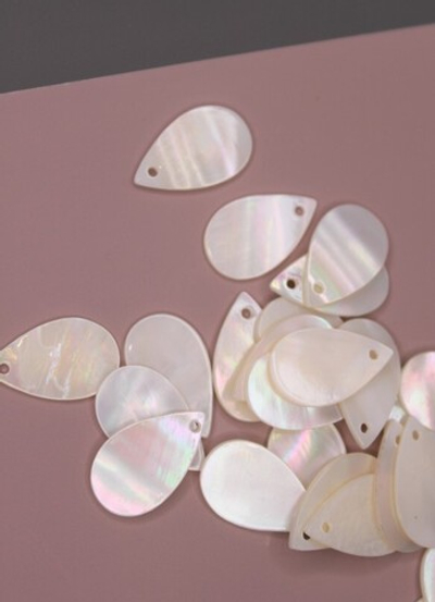 Подвеска перламутр капля 20х12 мм