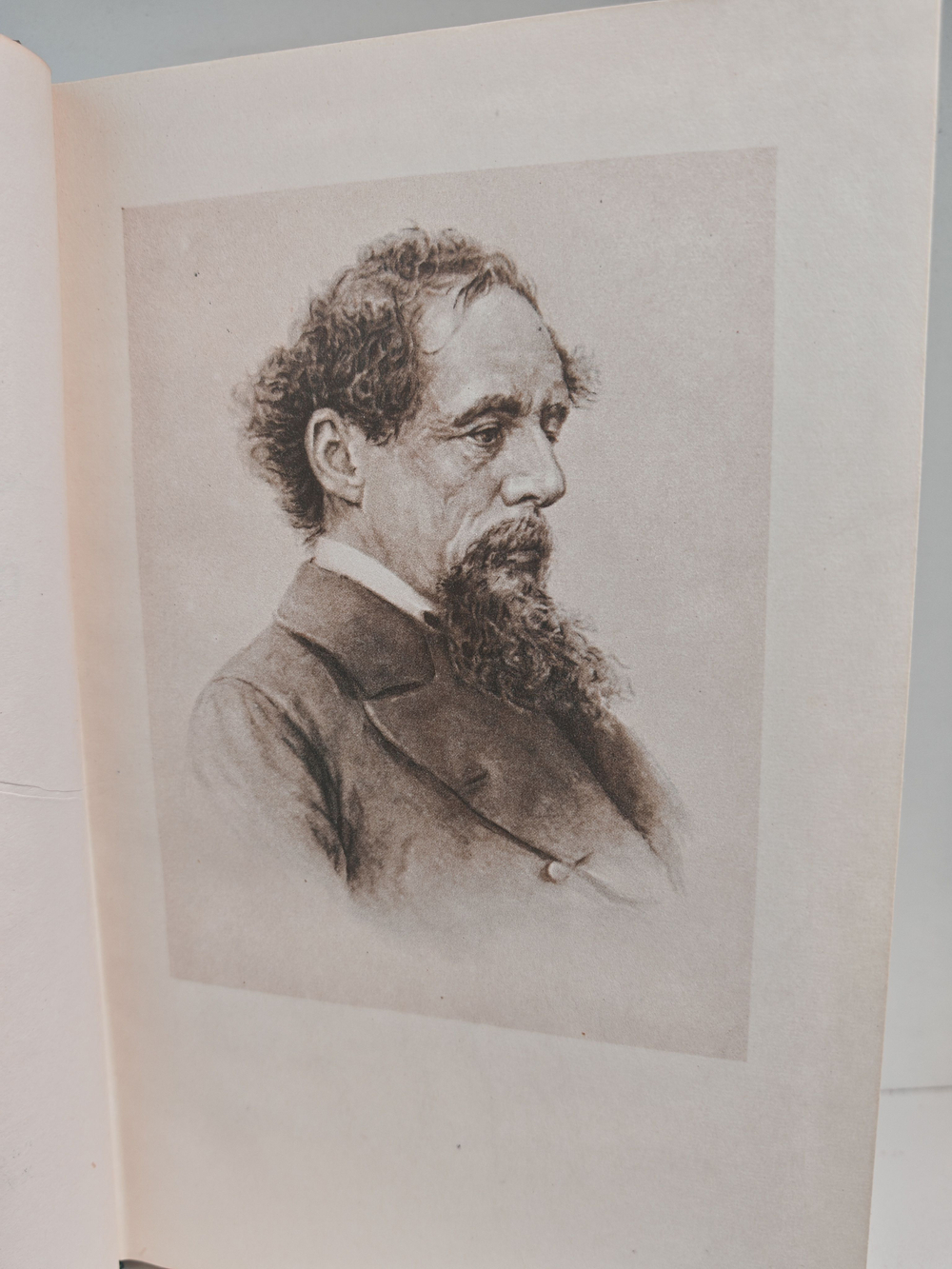 Чарльз Диккенс. Собрание сочинений в тридцати томах. Том 1. Очерки Боза. Мадфогские записки