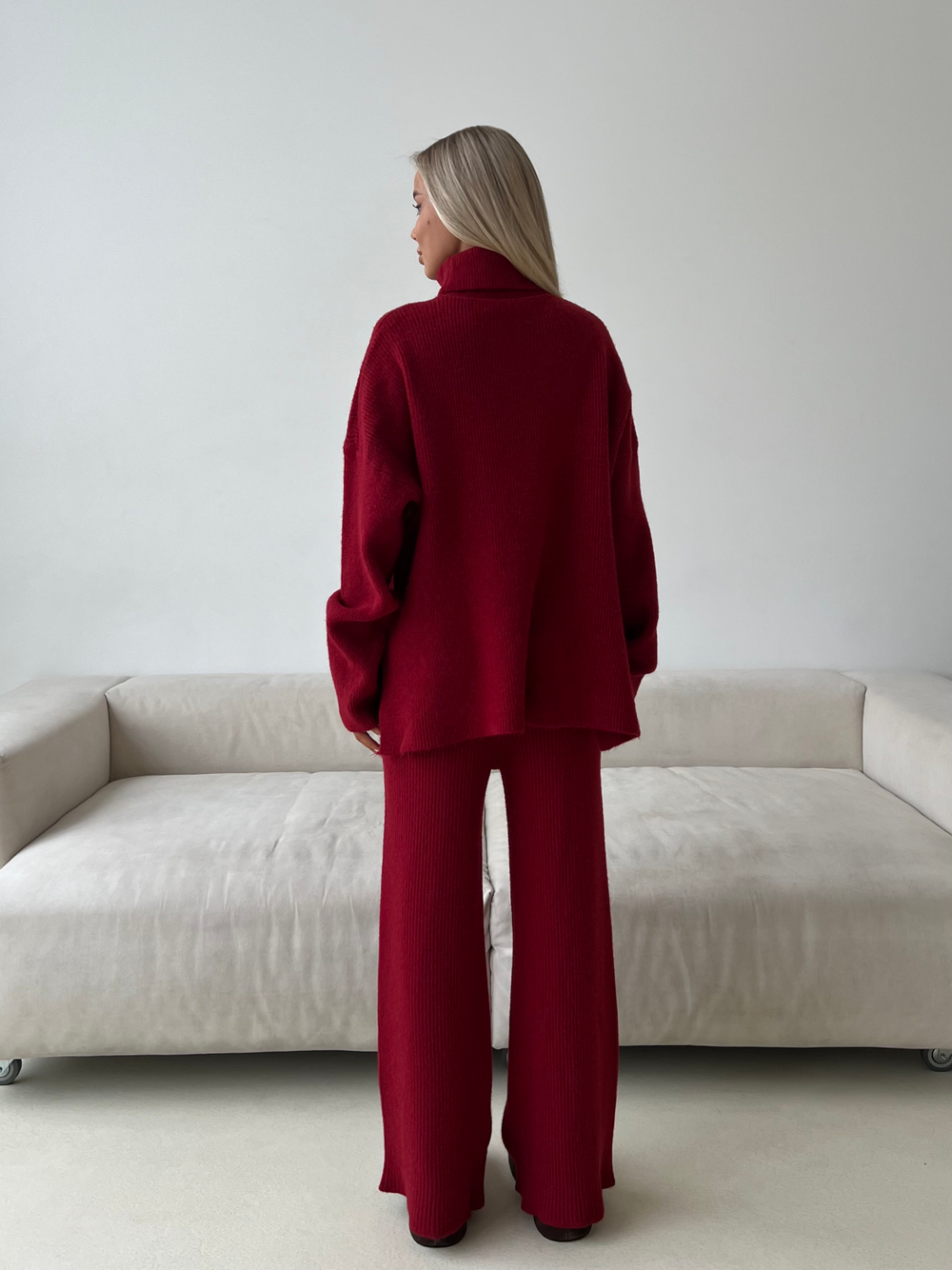 Шерстяной костюм красный