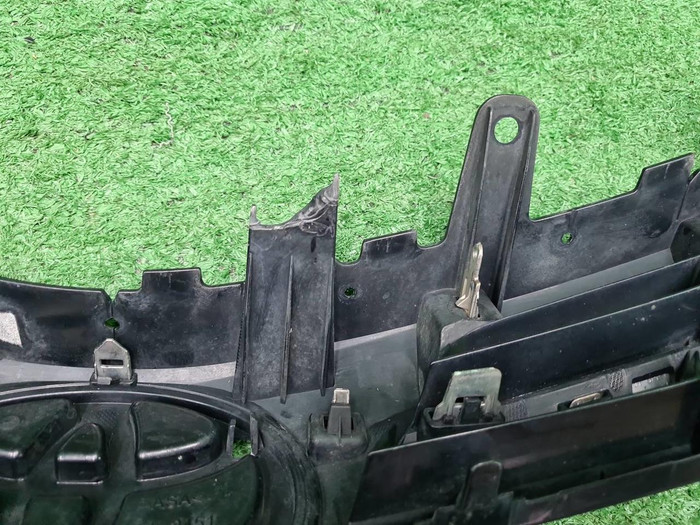 Решетка радиатора Toyota Corolla E160 (2015-2019)